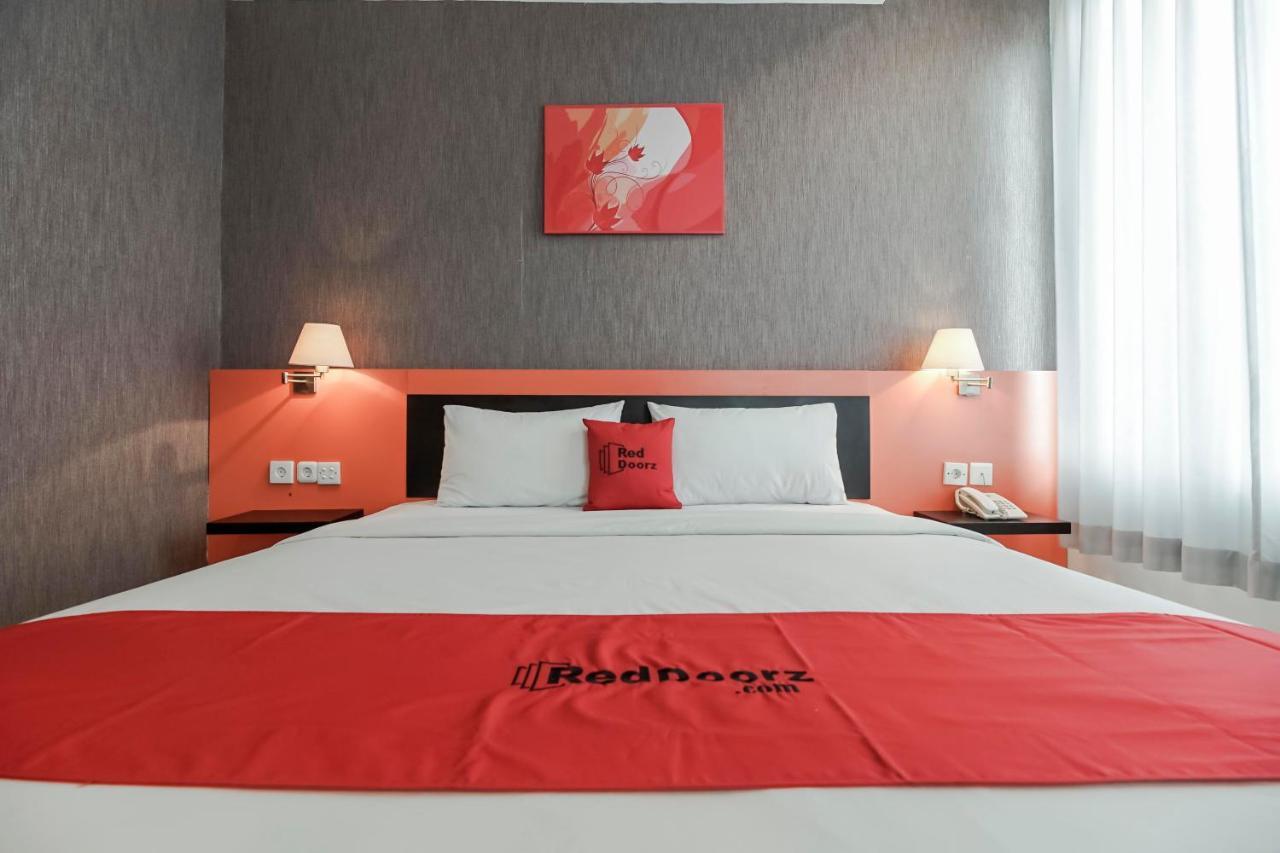 Reddoorz Premium Near Pantai Losari 2 Макасар Экстерьер фото